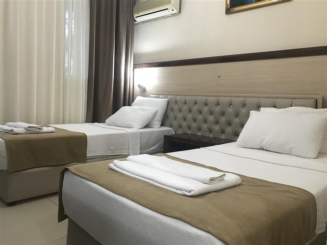 Has Balcony Room (Balcony)