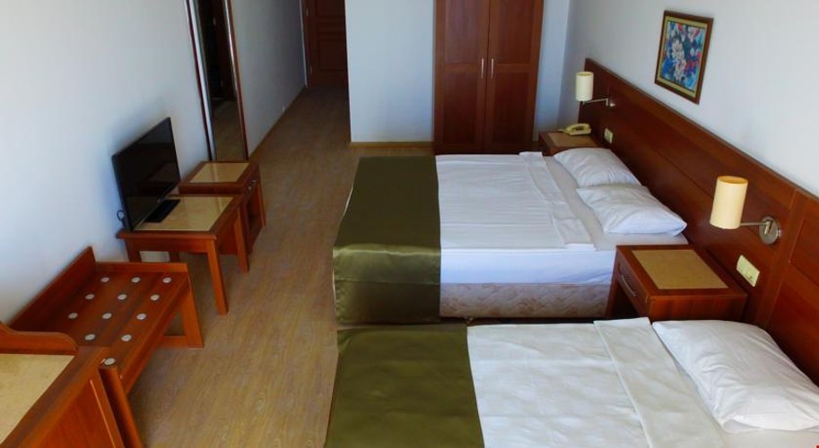 Club Room, Land View