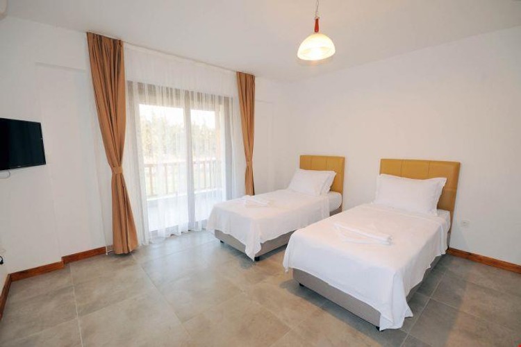 Suit Oda, Bahçe Manzaralı