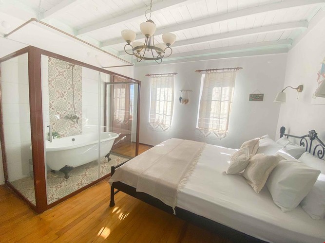 Deluxe Room (With Bathroom)