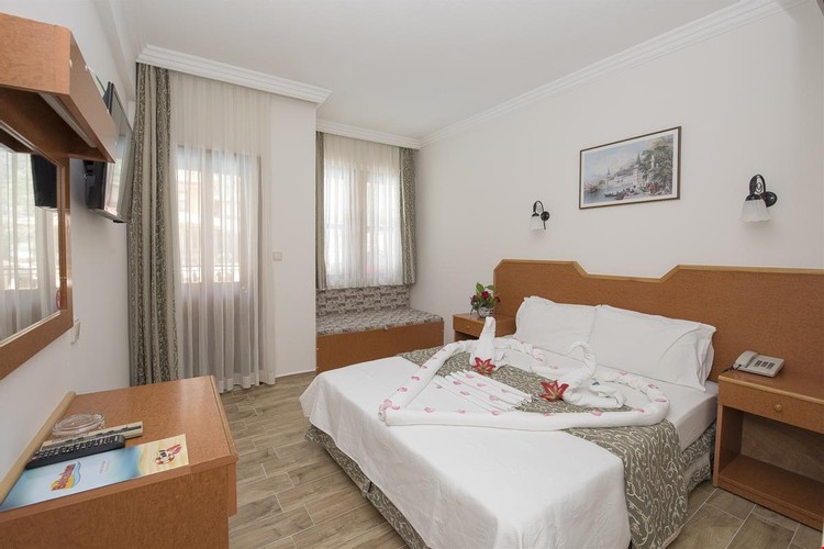 Standart Oda, Havuz Manzaralı