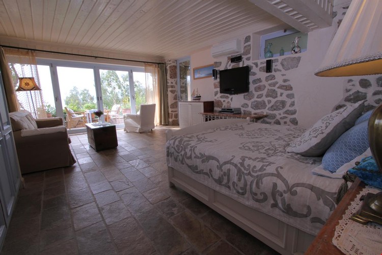 Deluxe Oda, Havuz Manzaralı