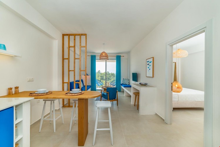 Deluxe Oda, Havuz Manzaralı