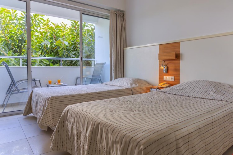 Iki Ayrı Yataklı Oda, Kara Manzaralı