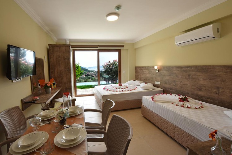 Luxury Room (3 Person)