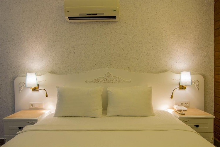 Luxury Room, Land View