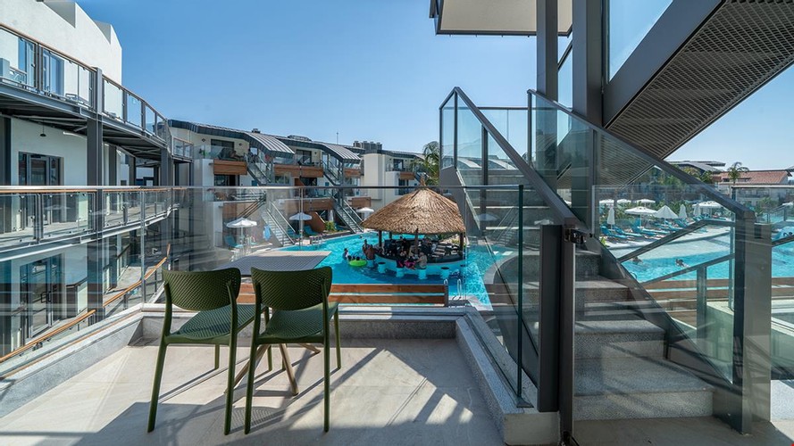 Large Business Room, Pool View