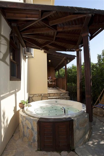 Junior Suite Room, Garden View (Jacuzzi)