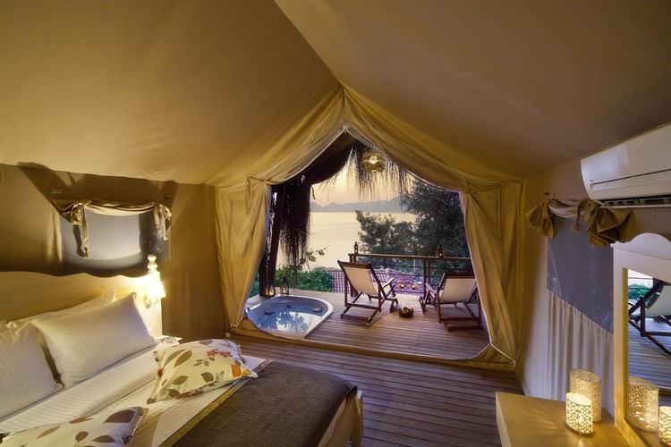 Bahçeli Oda, Bahçe Manzaralı