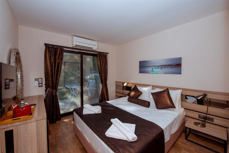 Deluxe Room, Partial Sea View