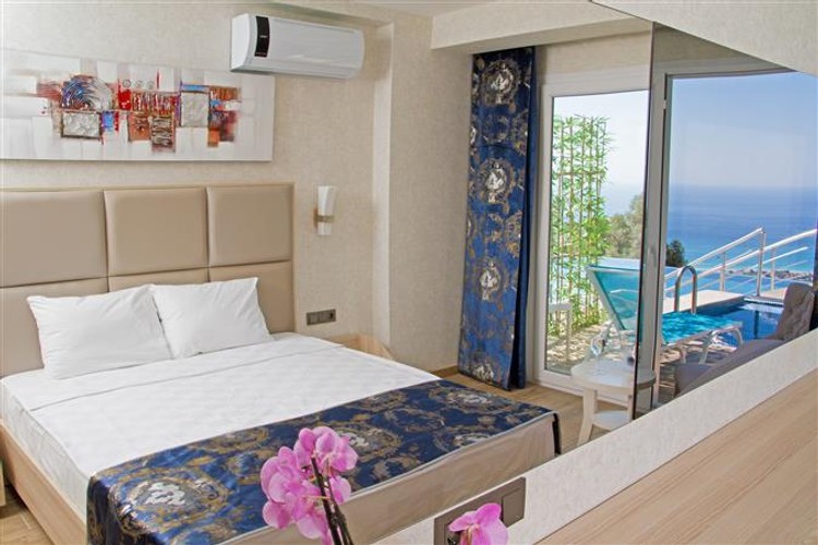 Bağlantılı Oda, Havuz Manzaralı