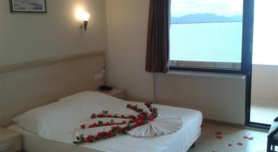 Superior Room, Lake View (Balcony)
