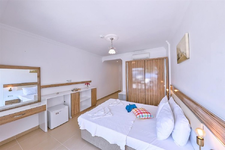 Deluxe Room, Partial Sea View