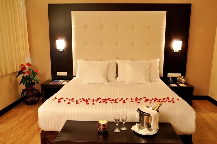 Honeymoon Suite Room