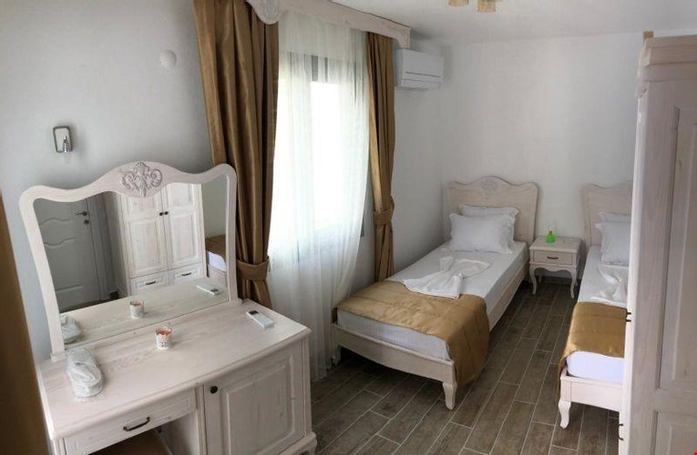 Standart Oda, Kara Manzaralı