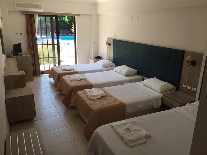 Standard Room (4 Person)