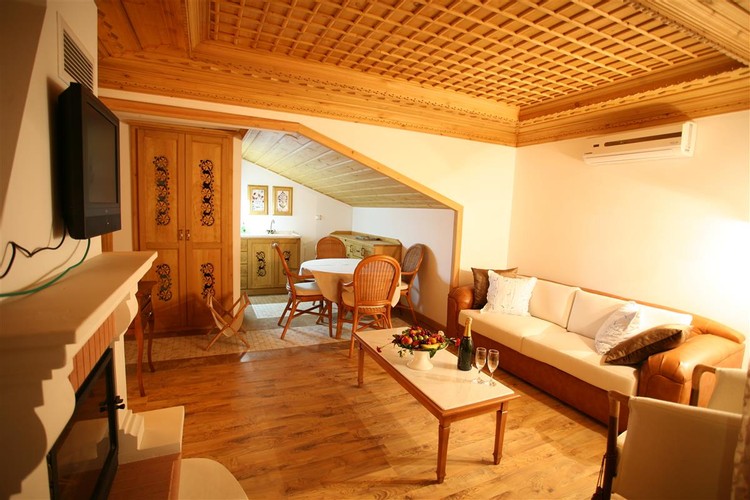 Suite Room, River View