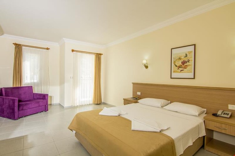 Deluxe Room (Balcony)