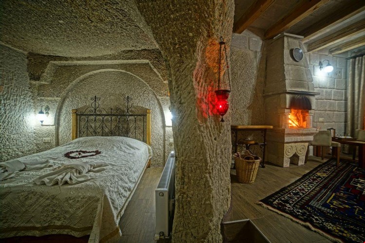 Deluxe Cave Suit Oda (Balkonlu, Jakuzi)