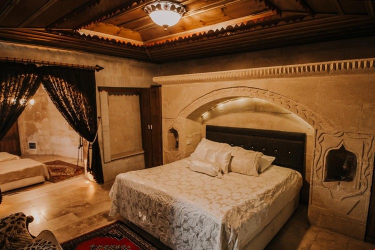 Family Cave Suite Room
