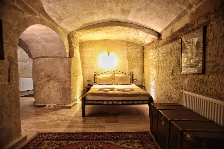 Family Deluxe Cave Suite Room
