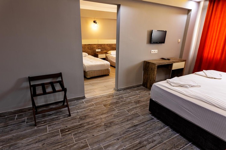 Aile Suit Odası (Balkonlu)