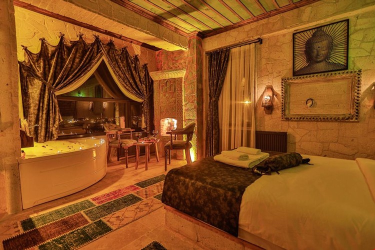 Honeymoon Suite Room