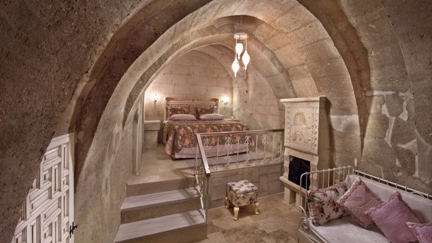 Honeymoon Suite White Room