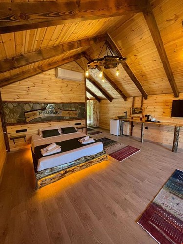 Aile Odası, Bahçe Manzaralı