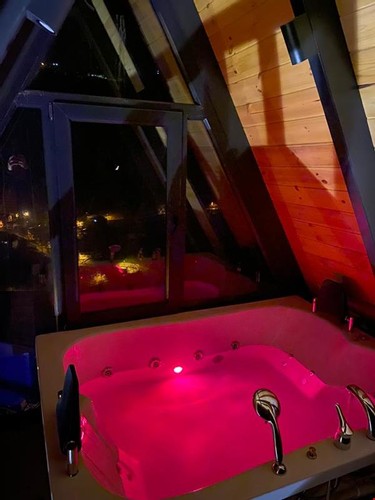 Balayı Odası, Dağ Manzaralı (Jakuzi)