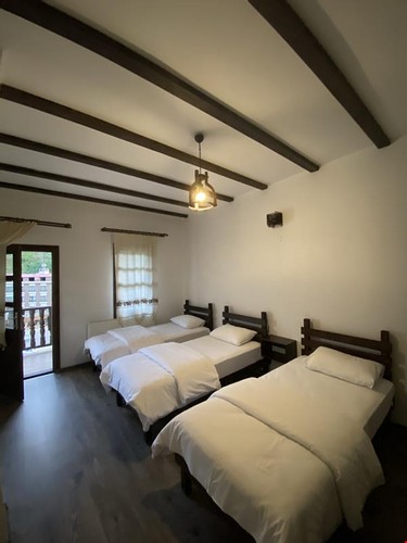 Standard Room (3 Person, Balcony)
