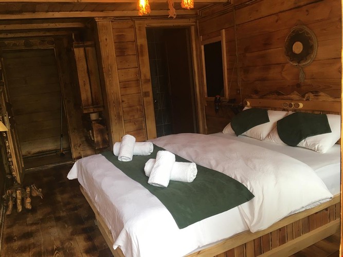 Has Balcony Room (Balcony)