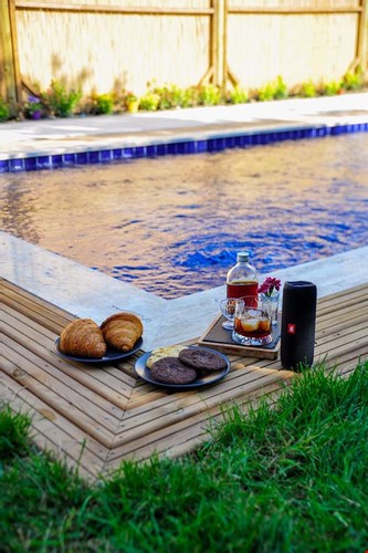 Tiny House, Pool View