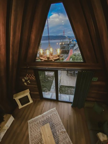 Bungalow Room, Lake View