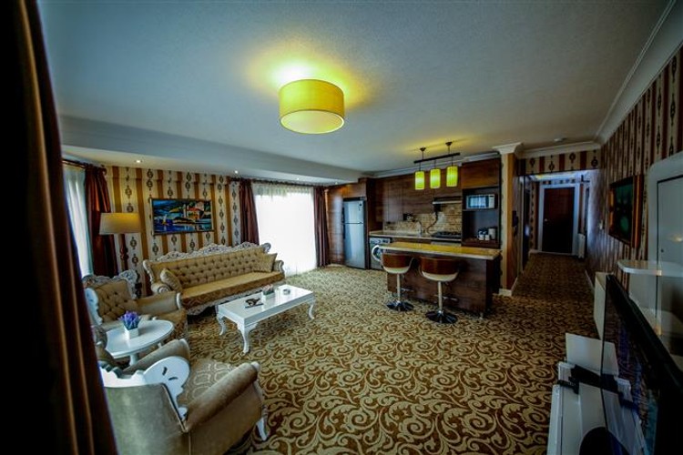 King Suite Grand Room