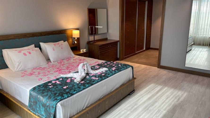 Honeymoon Suite Room