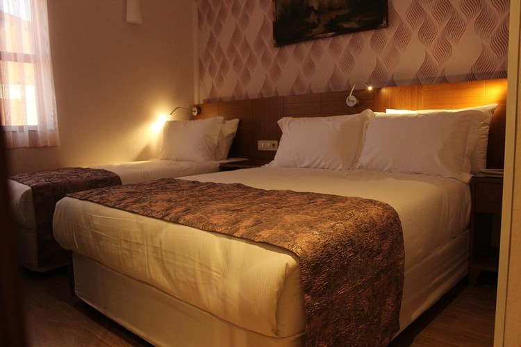 Family Room (3 Person)