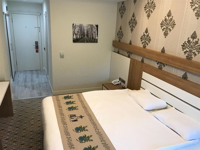 Single Room (1 Person)