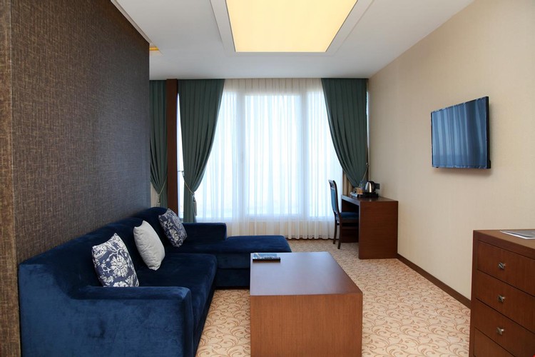 Senior Suit Premium Oda