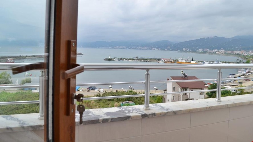 Yeşilin Rengi - Deniz Ve Dağ Manzaralı