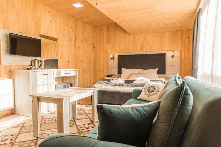 Relax - Göl Manzaralı