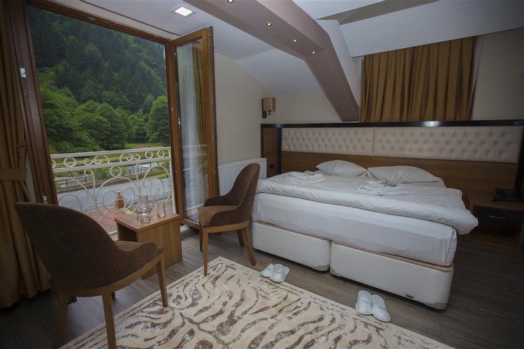 King Oda, Nehir Manzaralı