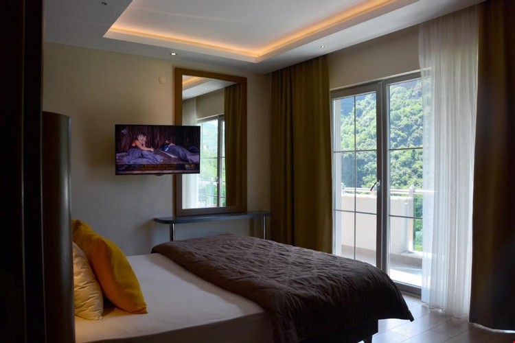 Suit Oda, Bahçe Manzaralı