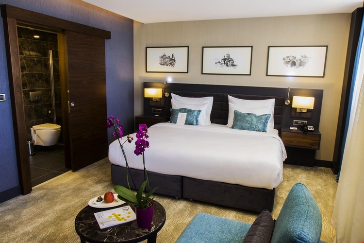 Superior Oda, Şehir Manzaralı